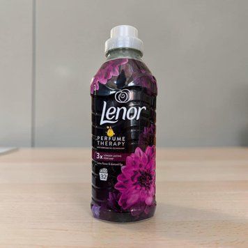 Концентрований кондиціонер для білизни Lenor Perfume Therapy Lotus Flower & Diamond Figs 675 мл (32 прання) 012665 фото